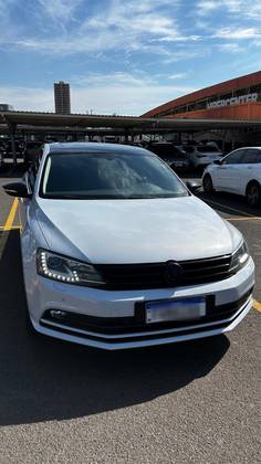 VOLKSWAGEN JETTA 2.0 TSI HIGHLINE 211CV GASOLINA 4P TIPTRONIC VOLKSWAGEN JETTA 2.0 TSI HIGHLINE 211CV GASOLINA 4P TIPTRONIC
